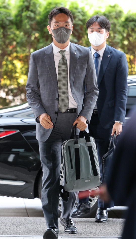 이복현 금감원장은 라임·옵티머스 사태와 관련해 "다시 볼 여지가 있는지 점검해보겠다"고 말했다. 연합뉴스